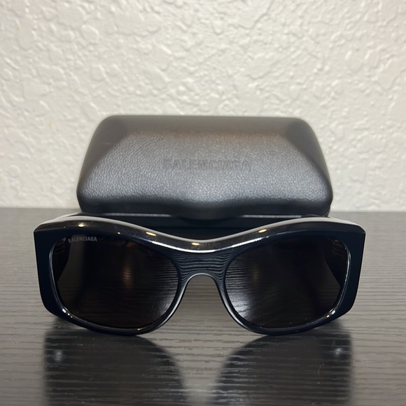 Unisex Balenciaga Shield Sunglasses - Picture 2 of 10